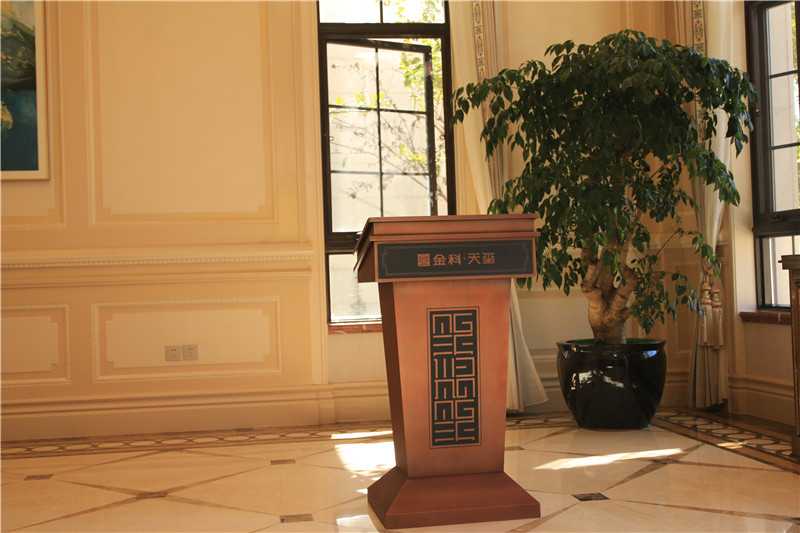 在標識設(shè)計中，色彩帶給人的感受